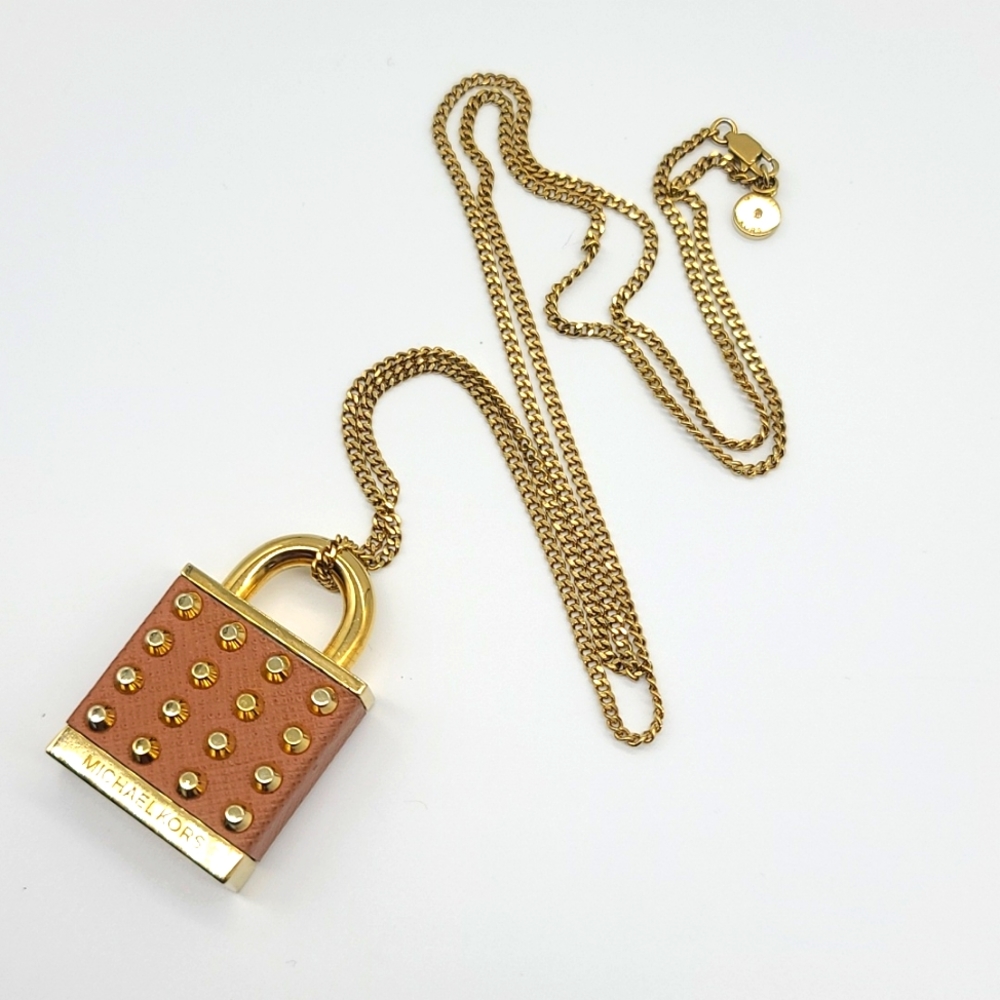 Michael Kors Padlock Pendant in Brown Pebble Leather & Gold Plating 👑